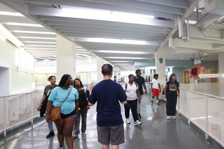 Cleveland Students Tour University Of Akron