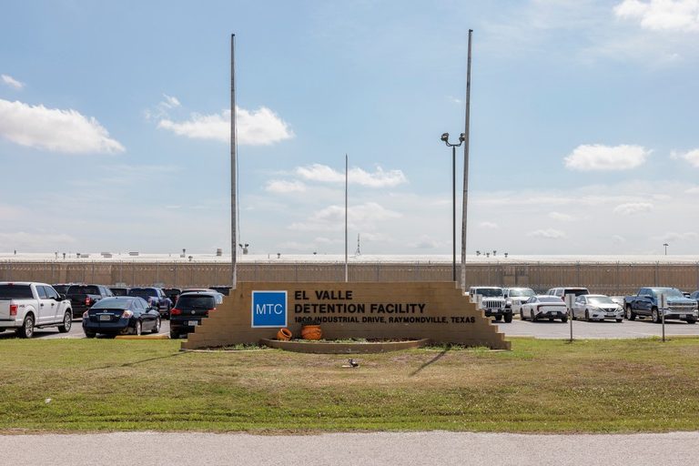 Court Rules Illegal Immigrants Deserve Bond Hearing