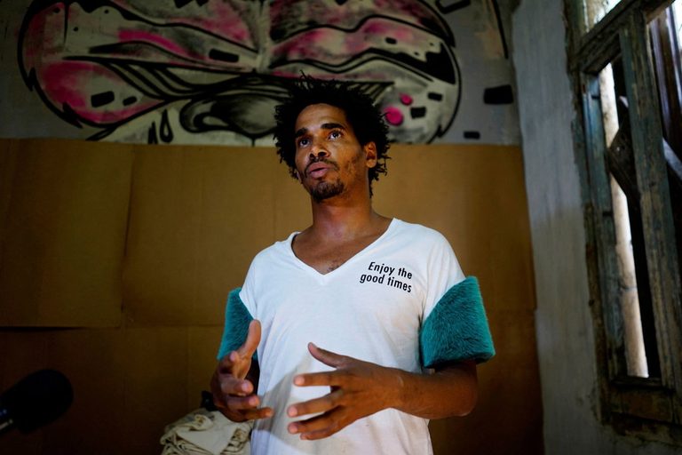 Cuban Dissident To Enter Us
