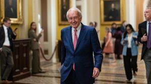 Dem Senator Calls For Scotus Expansion