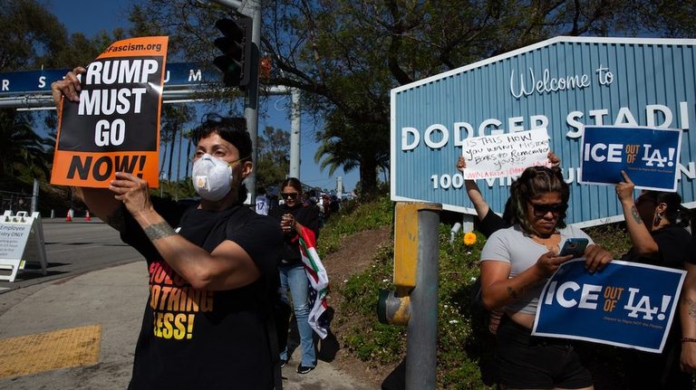 Dodgers Donate 1 1M To Pro Immigration Groups