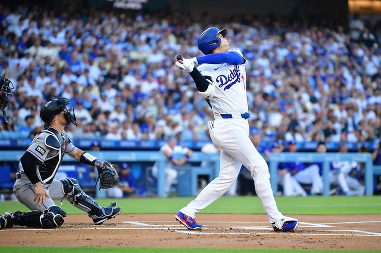 Dodgers Ohtani Out With Knee Irritation