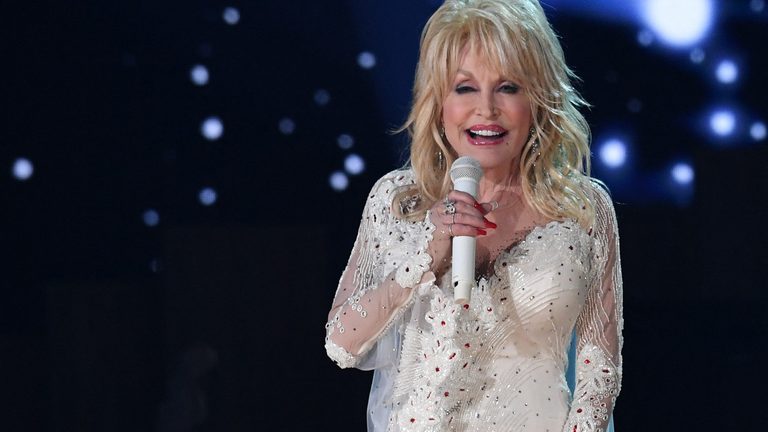 Dolly Parton S Musical Heads To Broadway