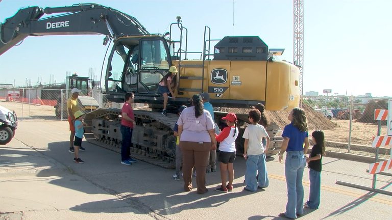 El Paso Kids Explore Machines Building Fox Cancer Center