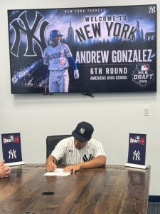 El Paso S Drew Gonzalez Signs With Yankees
