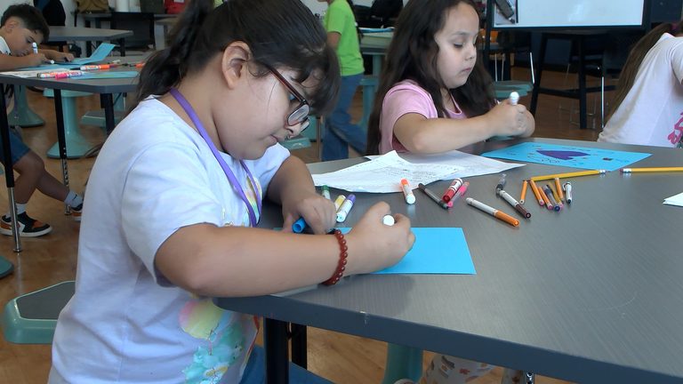 El Paso Students Write Letters To Veterans