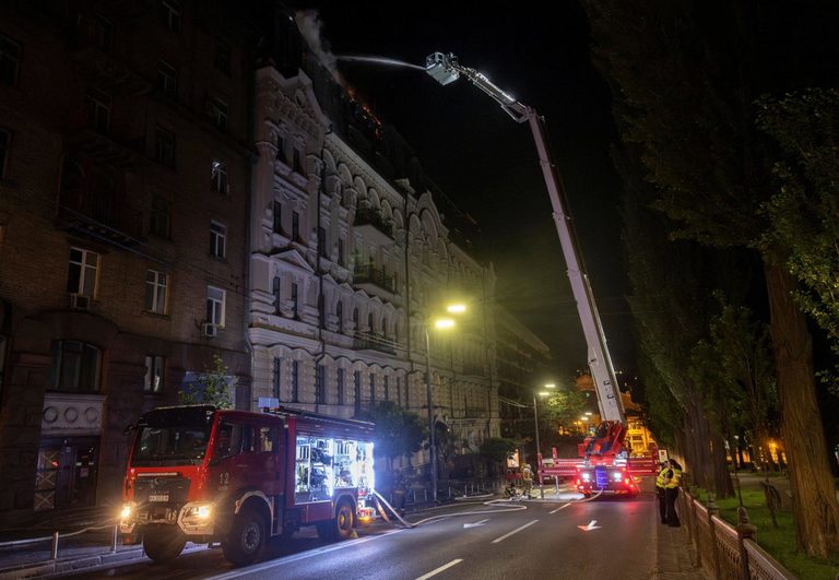 Explosions Hit Kyiv After Warning