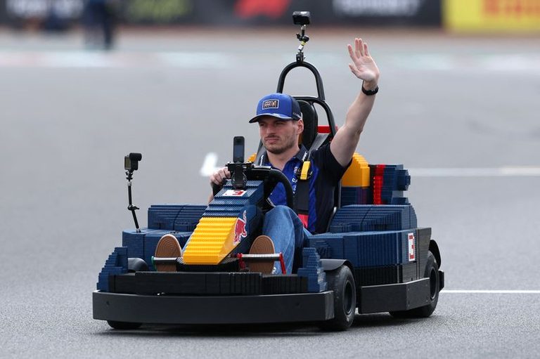 F1 Drivers Amuse British Gp Crowd