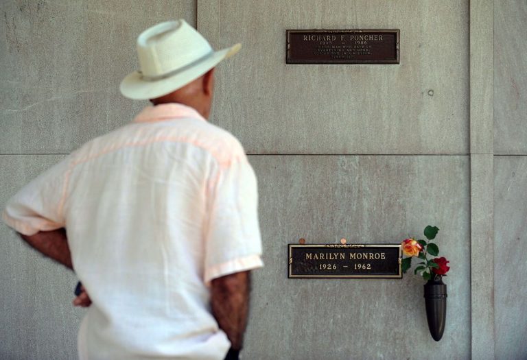 Fans Pay To Be Buried Near Celebrities