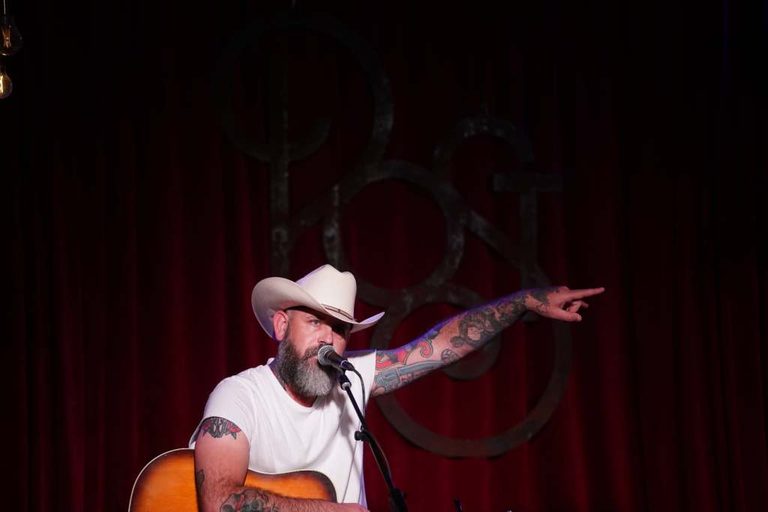 Fort Worth Venue Hosts Songwriter Night