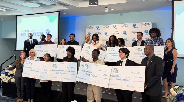 Fpl Awards 20 000 Scholarships To 10 South Florida Students