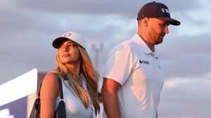 Golfer S Girlfriend Battles Tan Lines