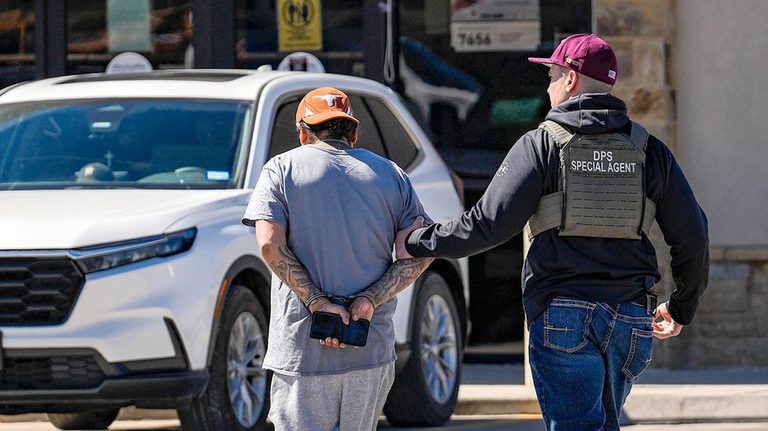 Ice Arrests 10 000 In 5 Days Amid Birthright Citizenship Ruling