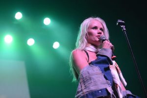 Lauren Bennett Singer On Party Rock Anthem Dies