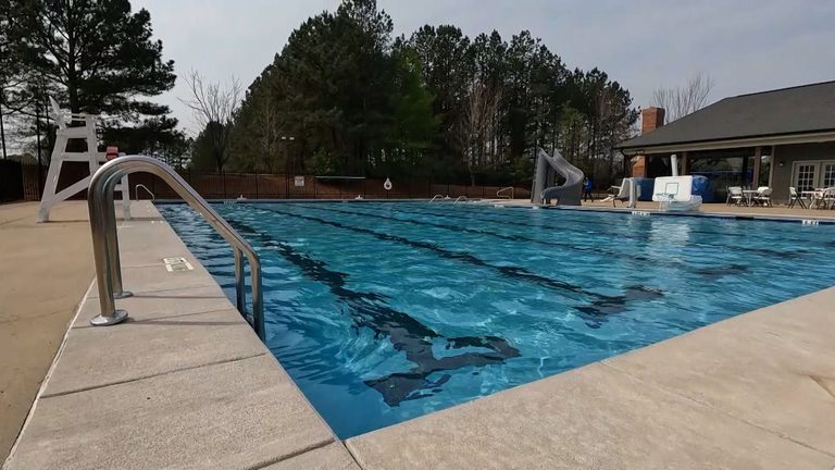 Lifeguards Stay Cool In Extreme Heat
