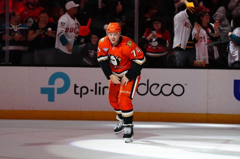 Lightning Sign D John Carlson