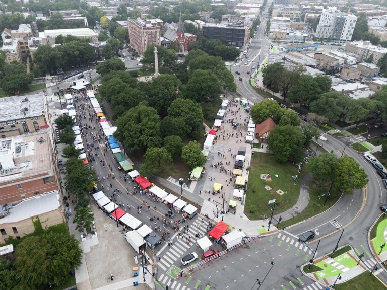 Logan Square Farmers Market Thrives