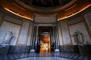 Louvre S Apollo Gallery Reopens