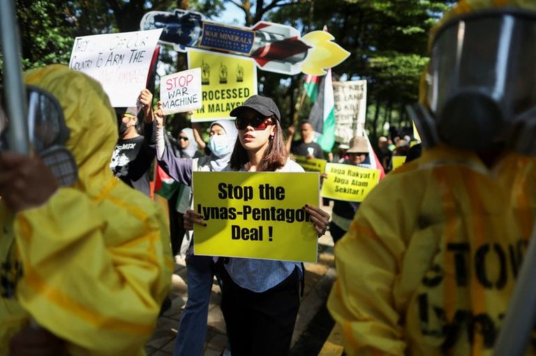 Malaysian Lawmakers Review Rare Earths Deal