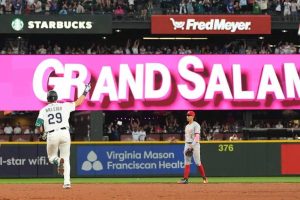 Mariners Blank Reds 8 0