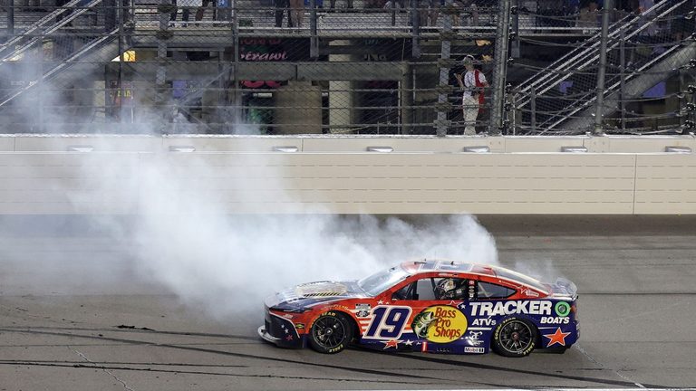 Nascar Heads To Atlanta
