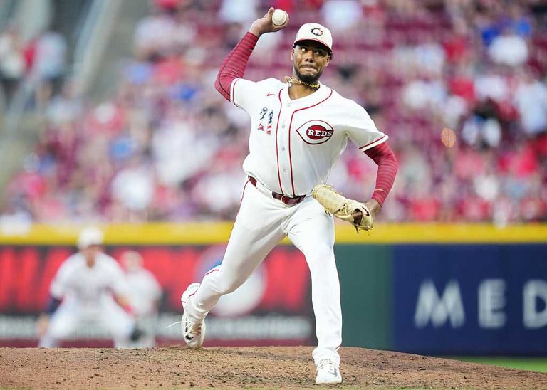 Orioles Beat Reds 8 5