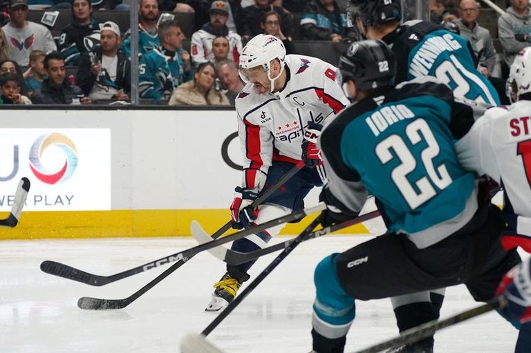 Ovechkin Signs With Capitals