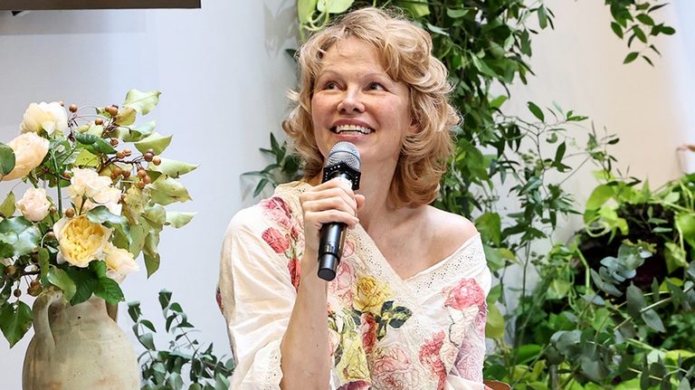 Pamela Anderson S Garden Oasis