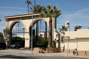 Paramount Offers Remedies For Warner Deal
