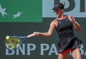 Qinwen Zheng Upsets Jessica Bouzas Maneiro