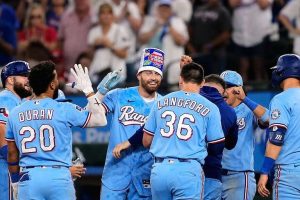 Rangers Win 6 5 Over Astros