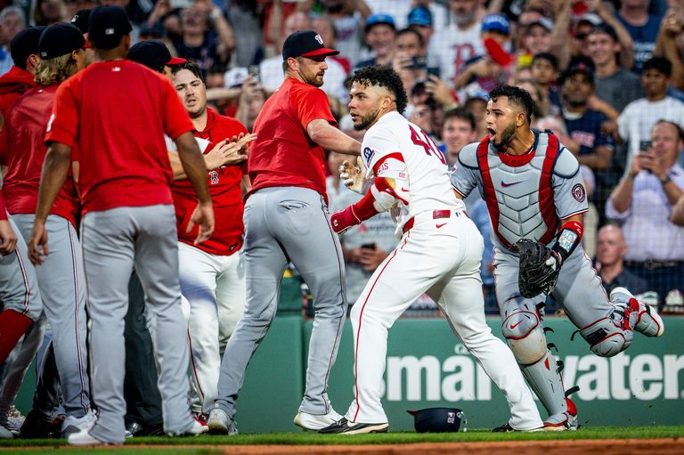 Red Sox S Willson Contreras Apologizes