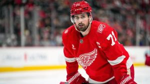 Red Wings Wish Captain Happy Birthday