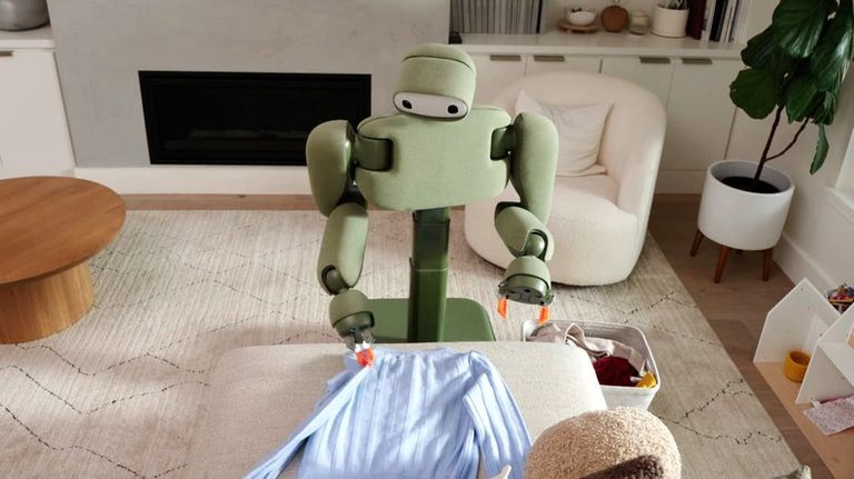 Robot Folds Laundry
