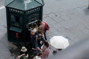 Rome S Cooling Piazza Struggles With Heat