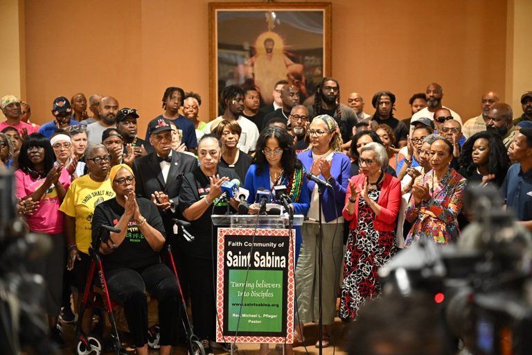 Saint Sabina Parishioners Demand Father Pfleger S Reinstatement