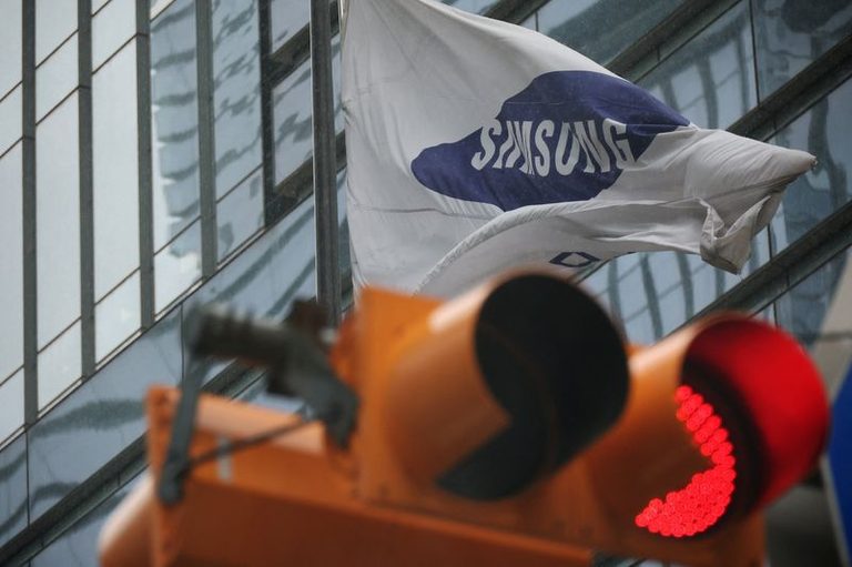 Samsung Workers Protest Wage Disparity