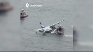 Seaplane Makes Hard Landing In Nyc S East River