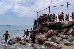 Spain 50 000 Illegal Immigrants Crossed From Morocco