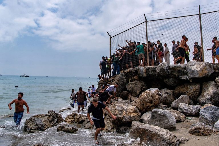 Spain 50 000 Illegal Immigrants Crossed From Morocco