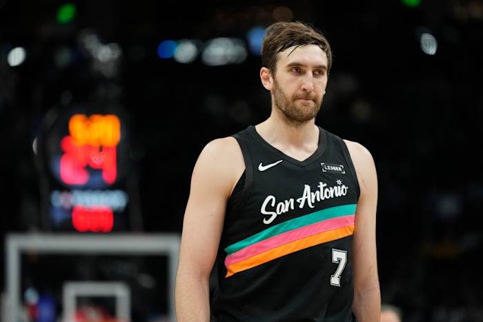Spurs Player Tries To Recruit Lebron James