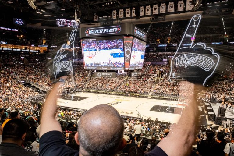 Spurs Seek Lease Amendments