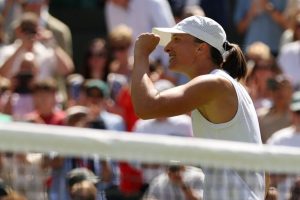 Swiatek Advances At Wimbledon