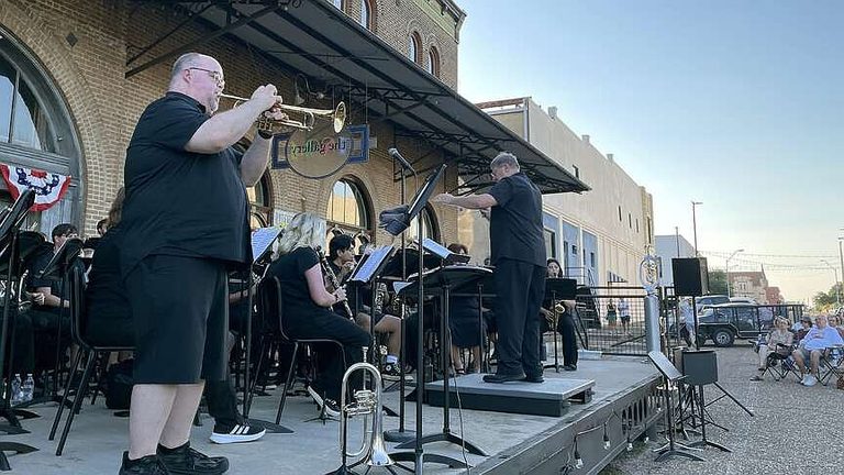 Texarkana Winds Celebrate America