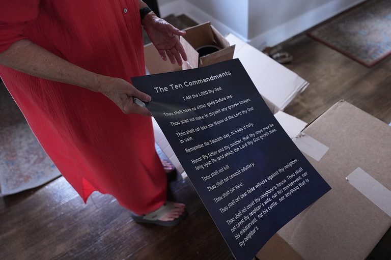 Texas Parents Sue To Remove Ten Commandments