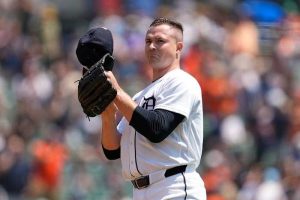 Tigers Tarik Skubal Gets Standing Ovation