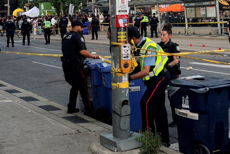 Toronto Shooting Leaves 2 Dead 5 Injured