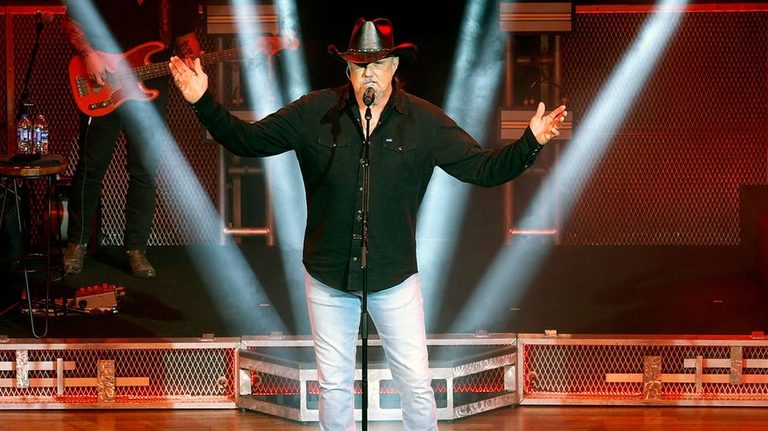 Trace Adkins Premieres Patriotic Song