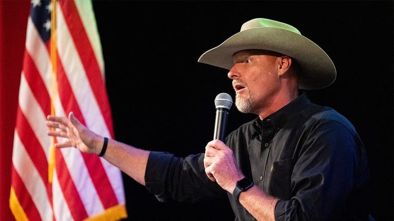 Trump Backed Ex Sheriff Wins Gop Primary