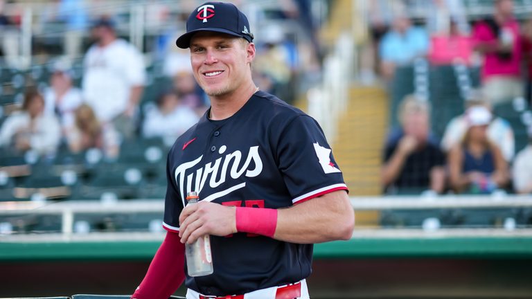 Twins Prospect Helps Fainting Child